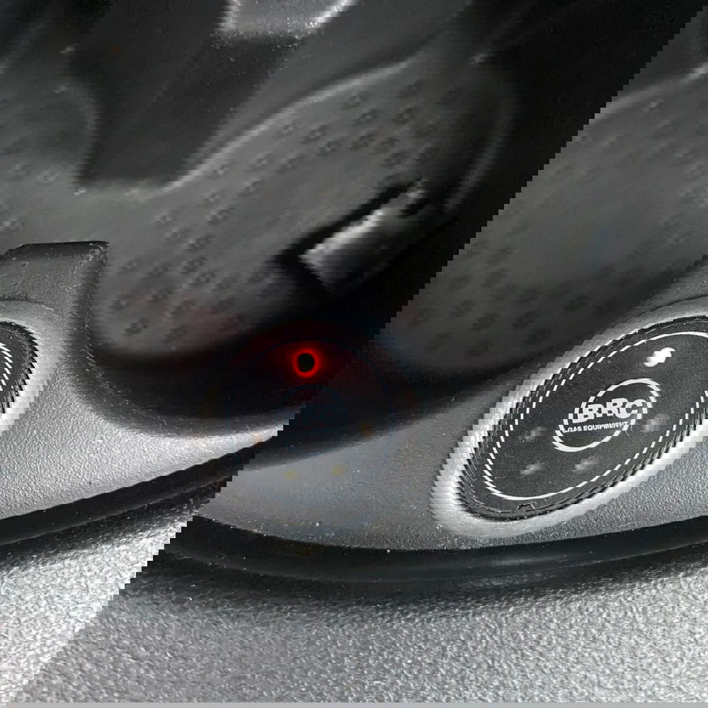 Nissan Micra usata a L'Aquila (11)