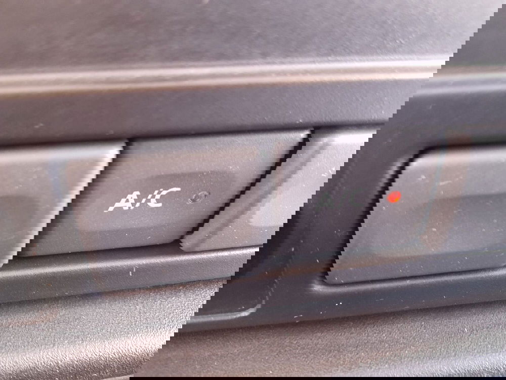 Land Rover Defender usata a L'Aquila (5)