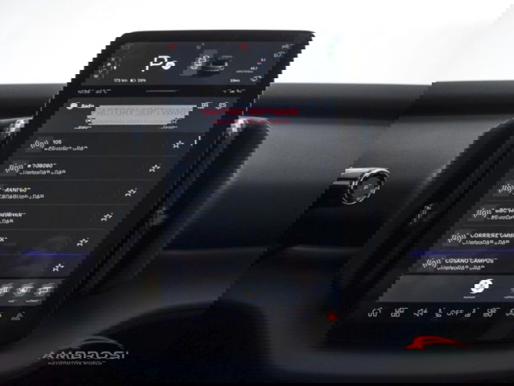 Volvo EX30 Cross Country nuova a Perugia (13)