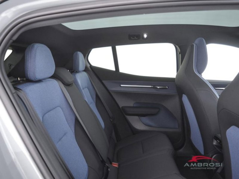 Volvo EX30 Cross Country nuova a Perugia (11)