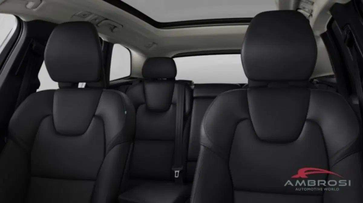 Volvo XC60 nuova a Perugia (2)
