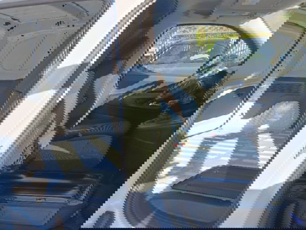 Peugeot Partner Furgone nuova a Brescia (13)