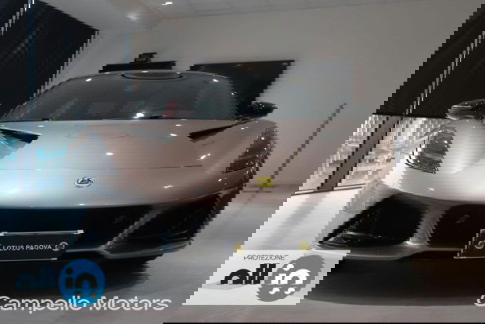 Lotus Emira usata a Venezia (2)