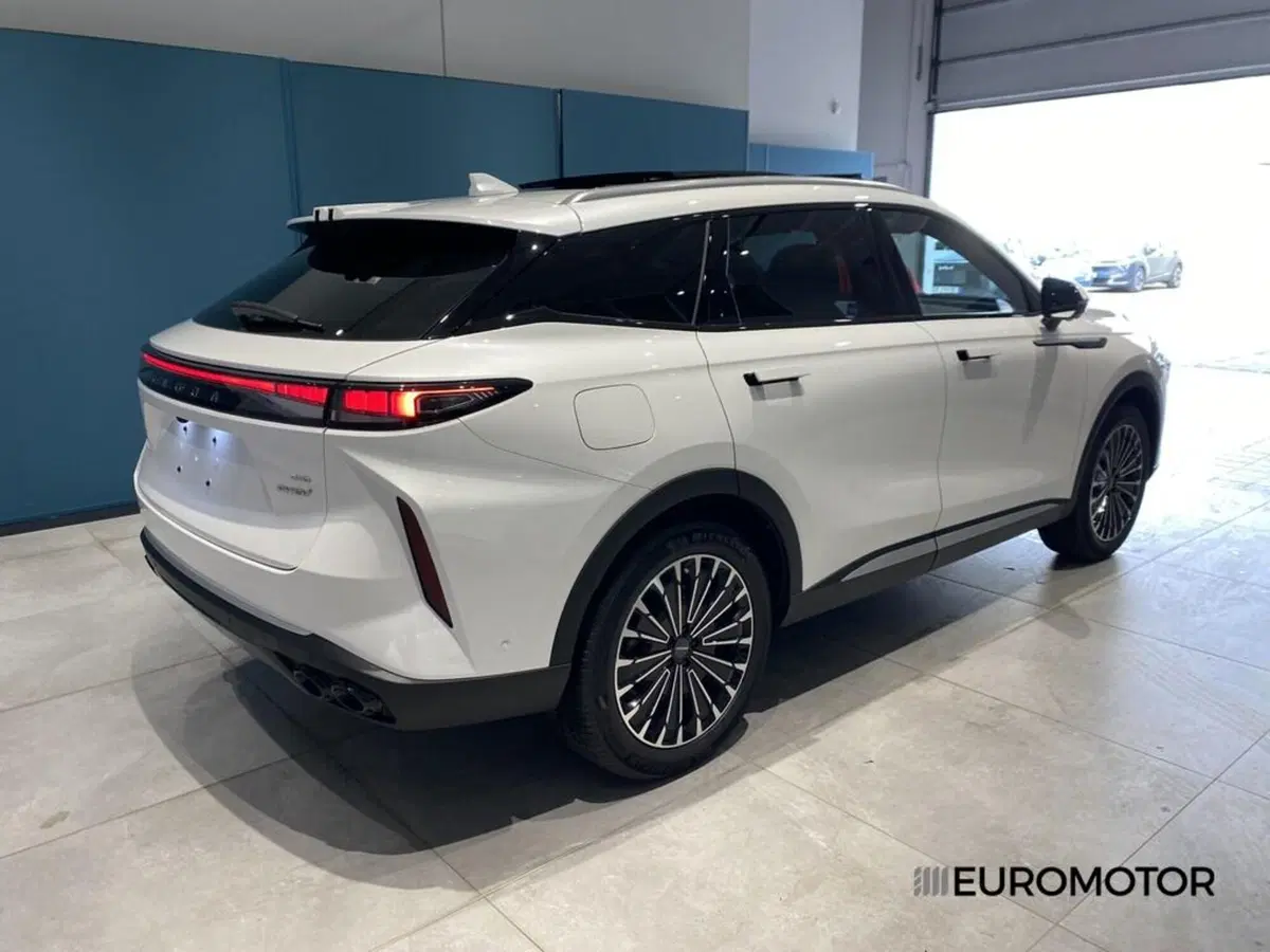 Omoda Omoda 9 SHS-P nuova a Bari (10)