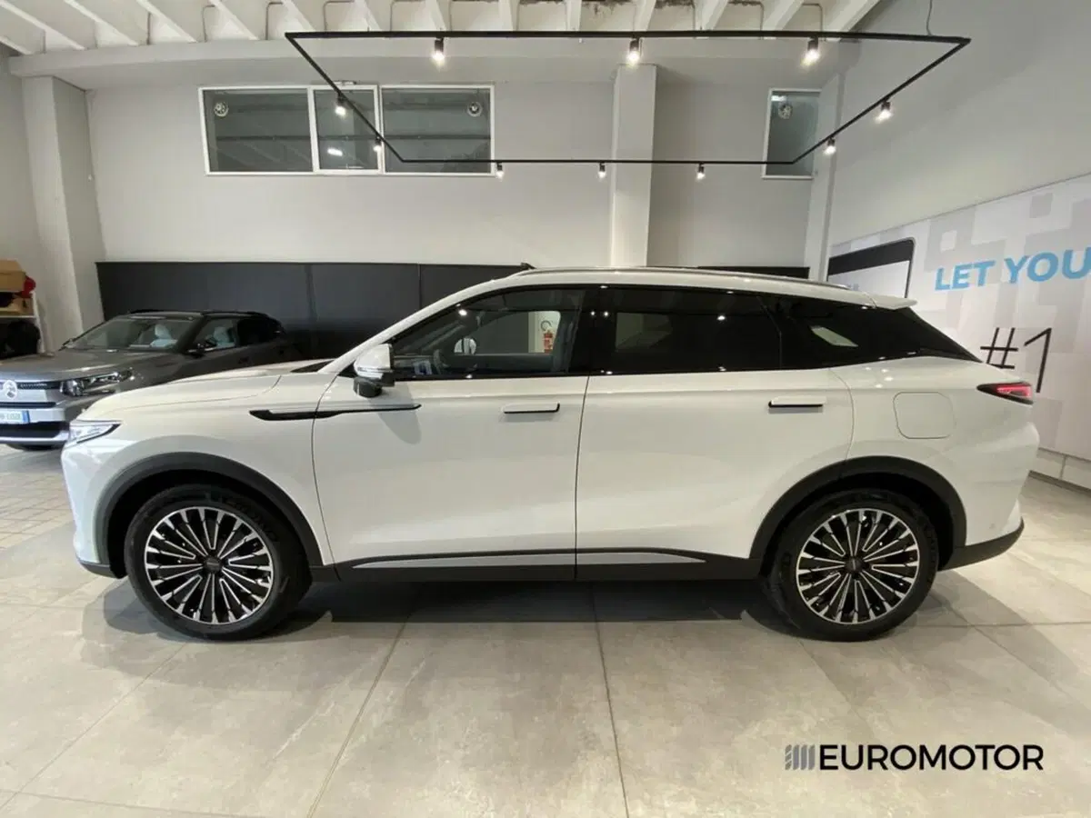 Omoda Omoda 9 SHS-P nuova a Bari (13)