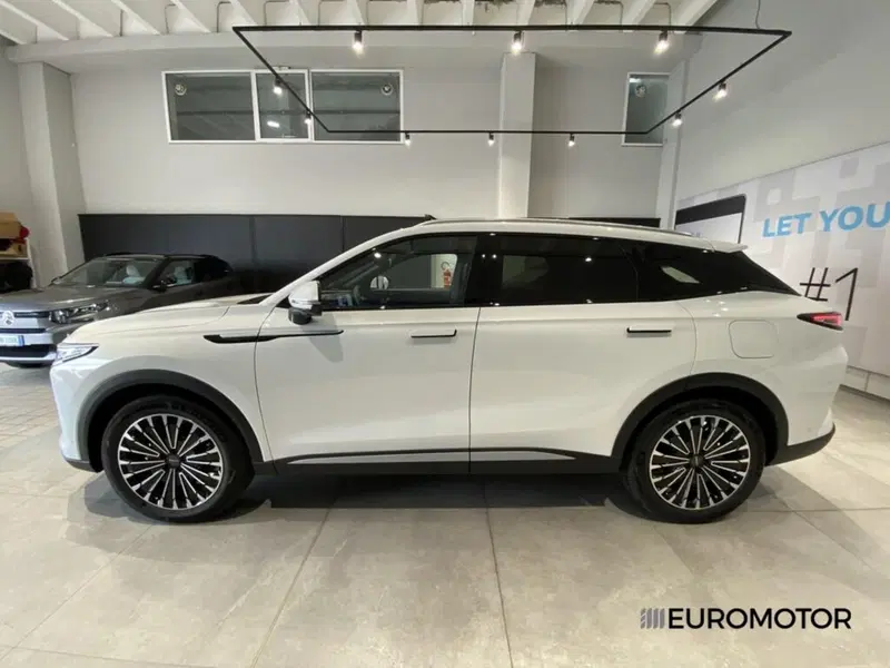 Omoda Omoda 9 SHS-P nuova a Bari (13)