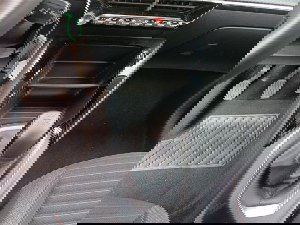 Peugeot 208 usata a Bari (19)