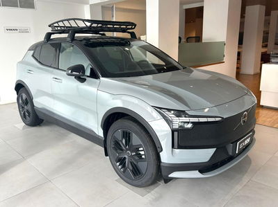 Volvo EX30 Cross Country Twin Motor Performance Ultra awd nuova a Napoli