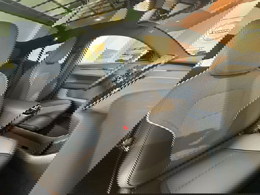 Volvo EX30 Cross Country nuova a Napoli (4)