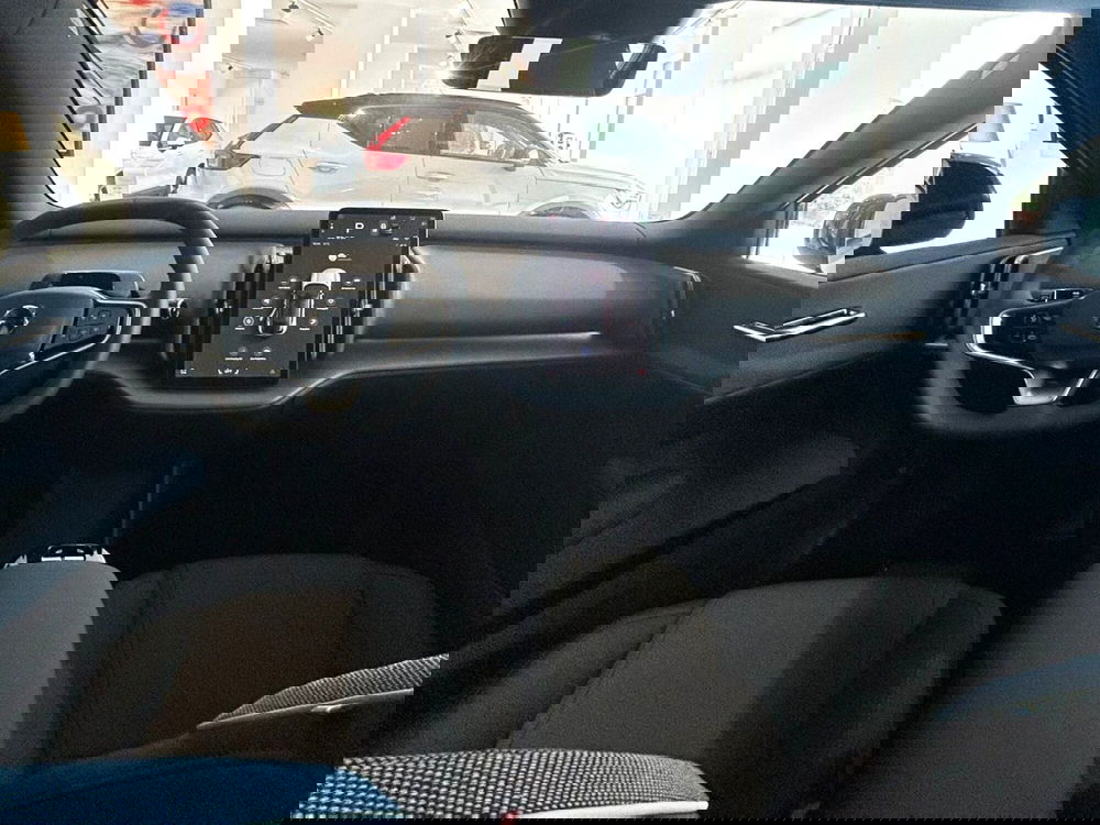 Volvo EX30 Cross Country nuova a Napoli (5)