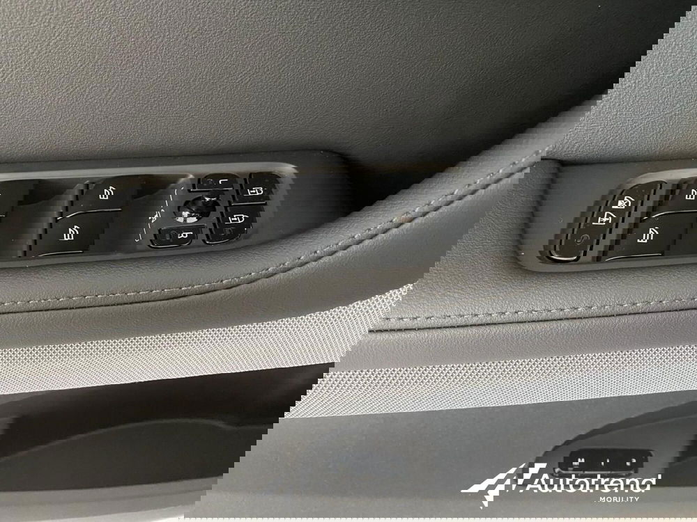 Polestar Polestar 2 nuova a Bari (12)