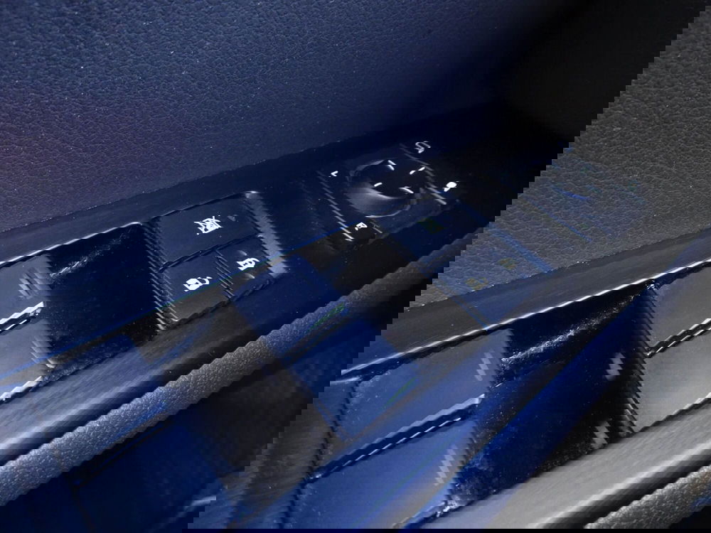 Lexus UX usata a Treviso (17)