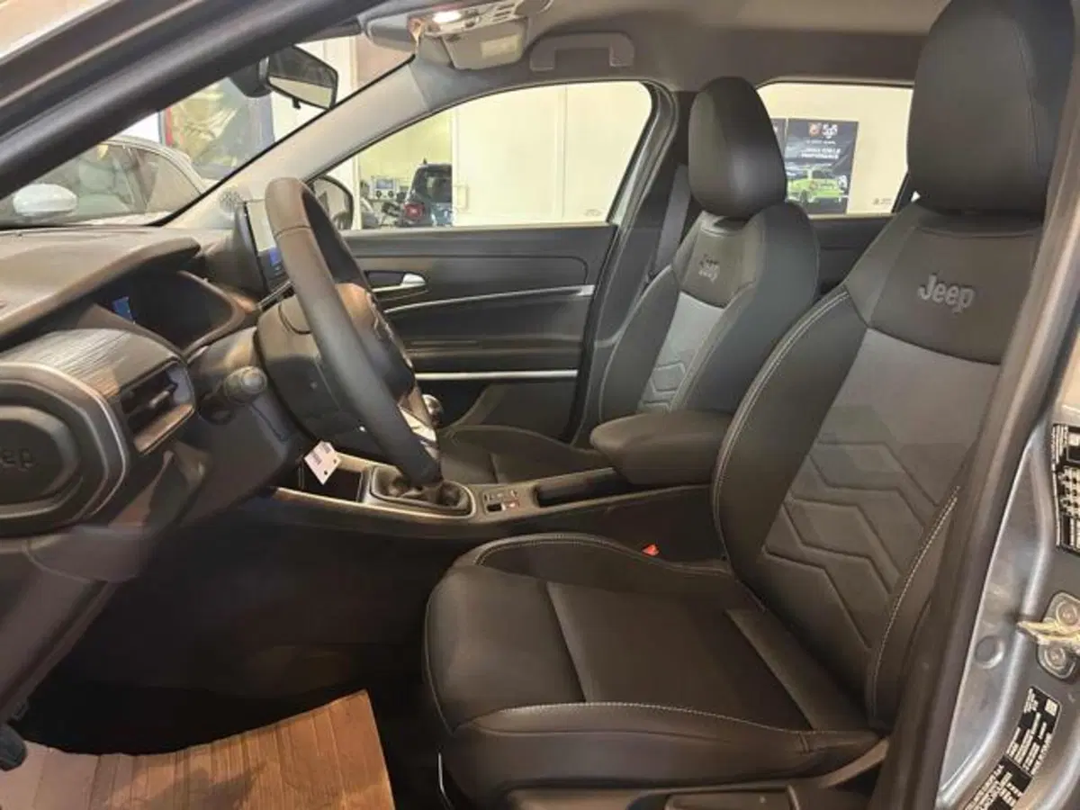 Jeep Avenger nuova a Vercelli (11)