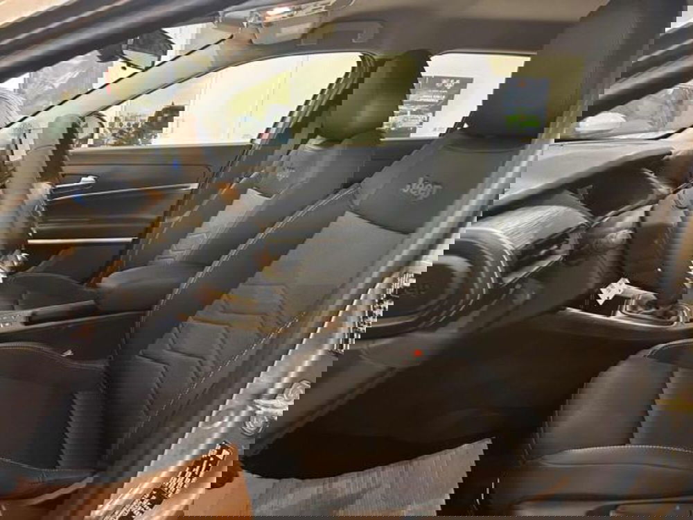 Jeep Avenger nuova a Vercelli (11)