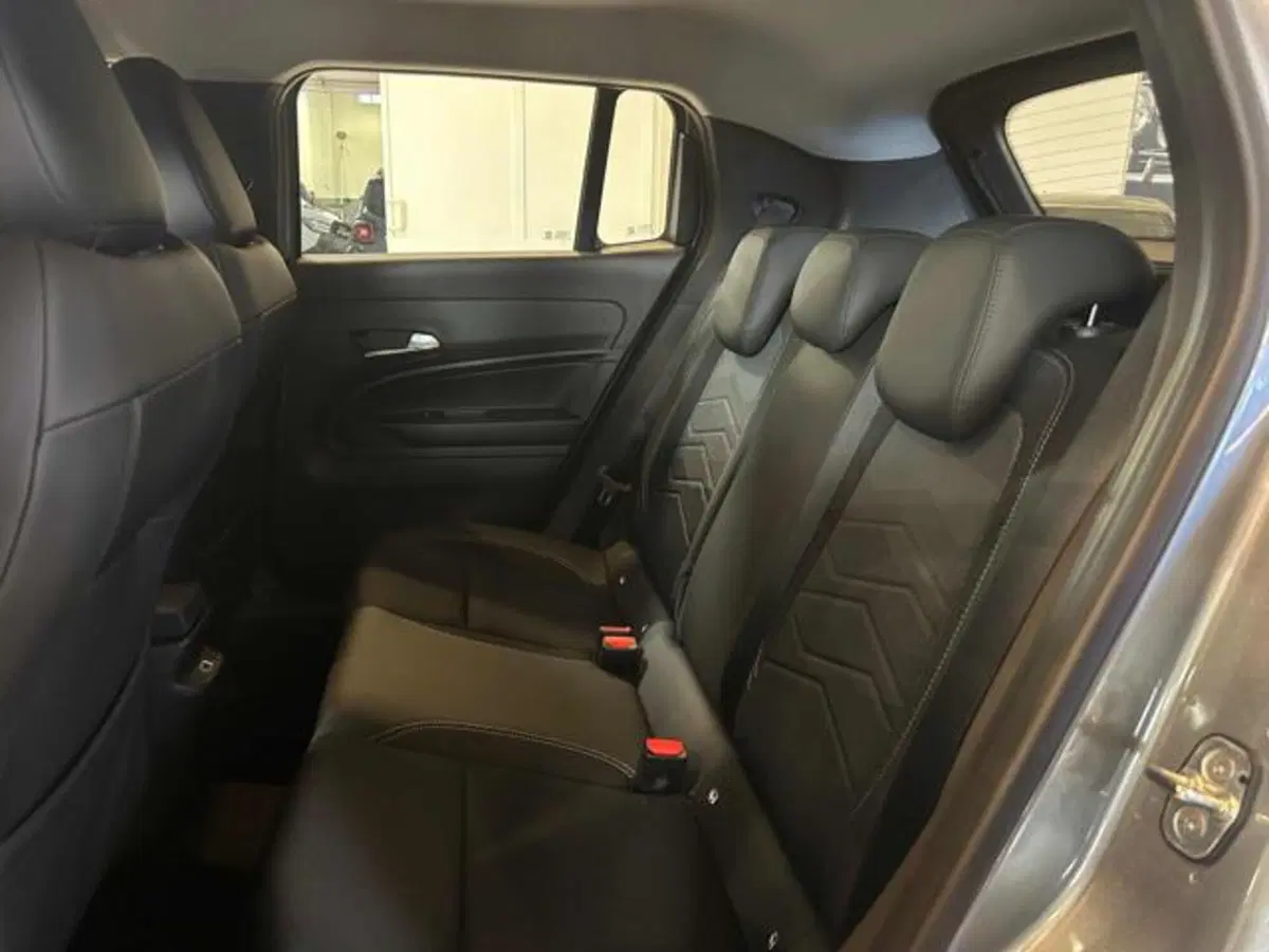Jeep Avenger nuova a Vercelli (12)