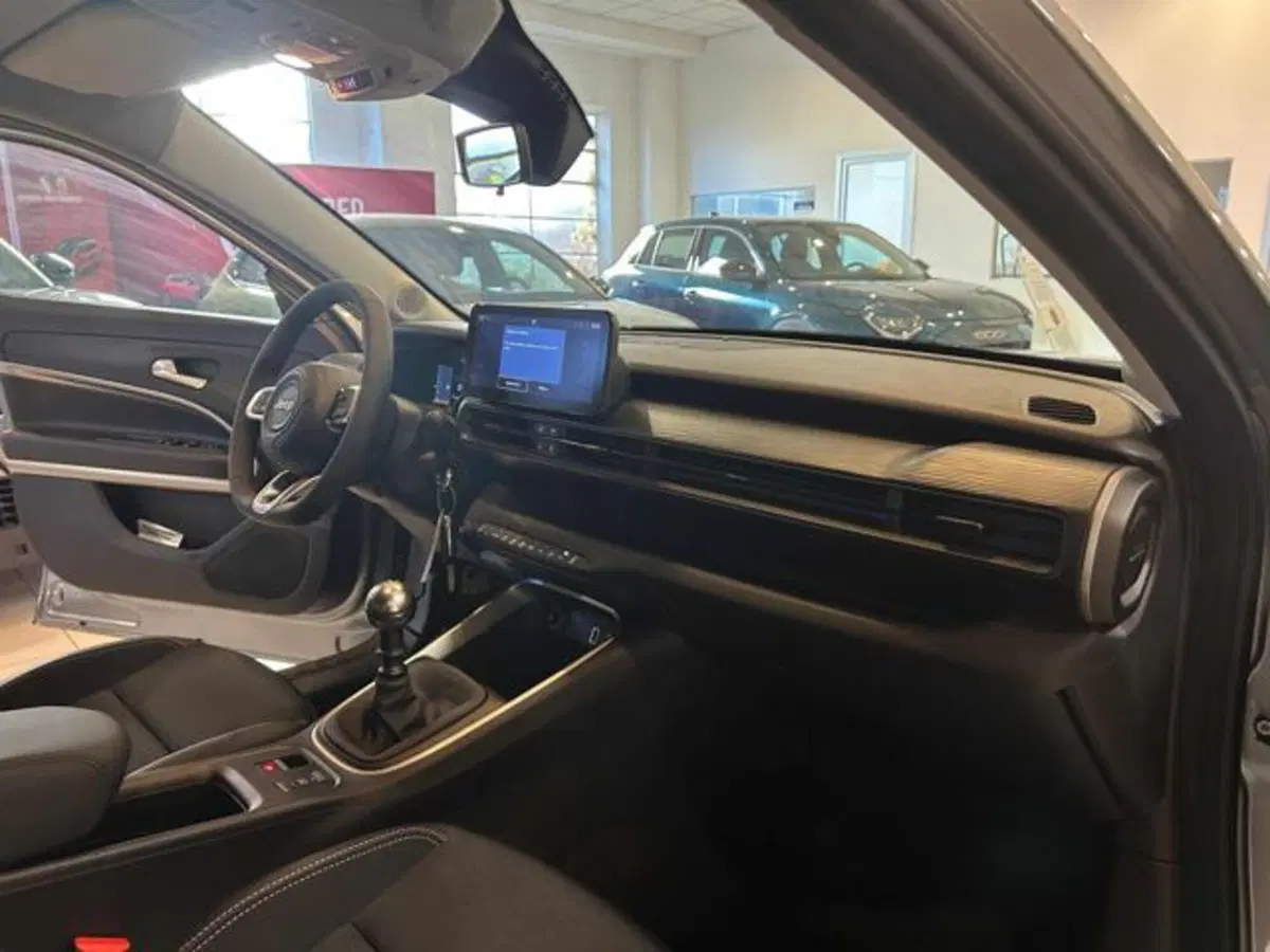 Jeep Avenger nuova a Vercelli (13)