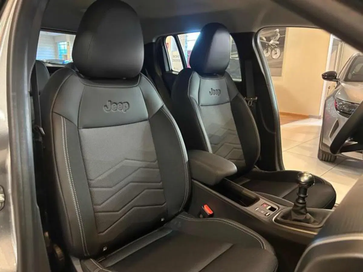 Jeep Avenger nuova a Vercelli (14)