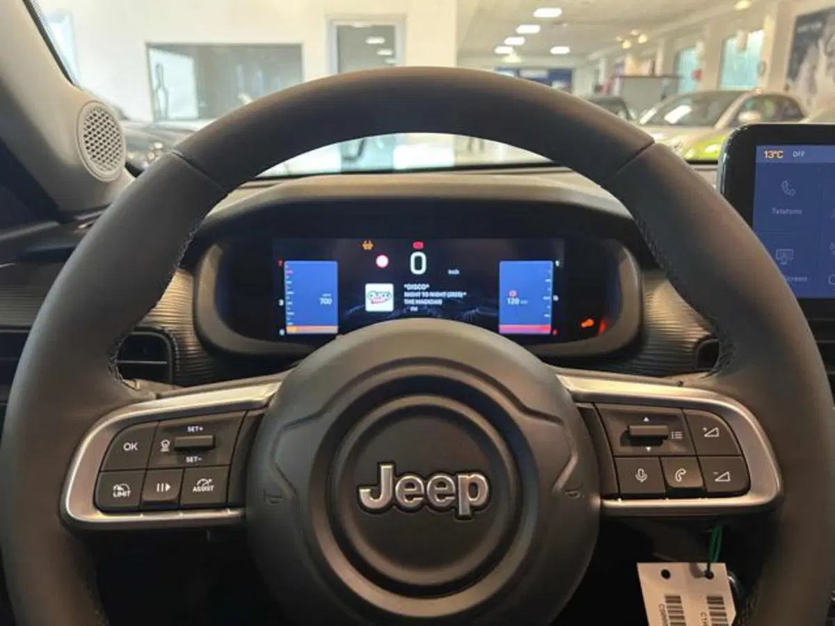 Jeep Avenger nuova a Vercelli (16)