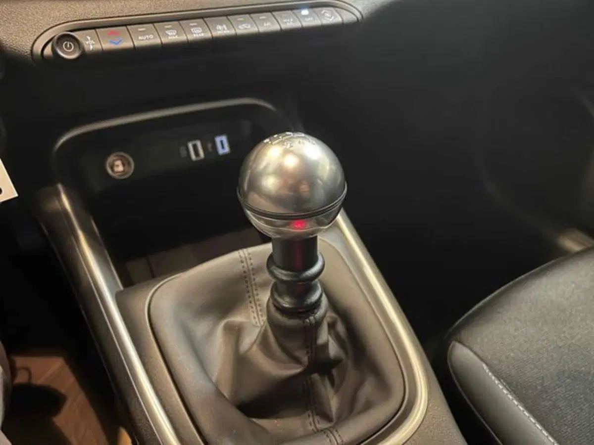 Jeep Avenger nuova a Vercelli (18)