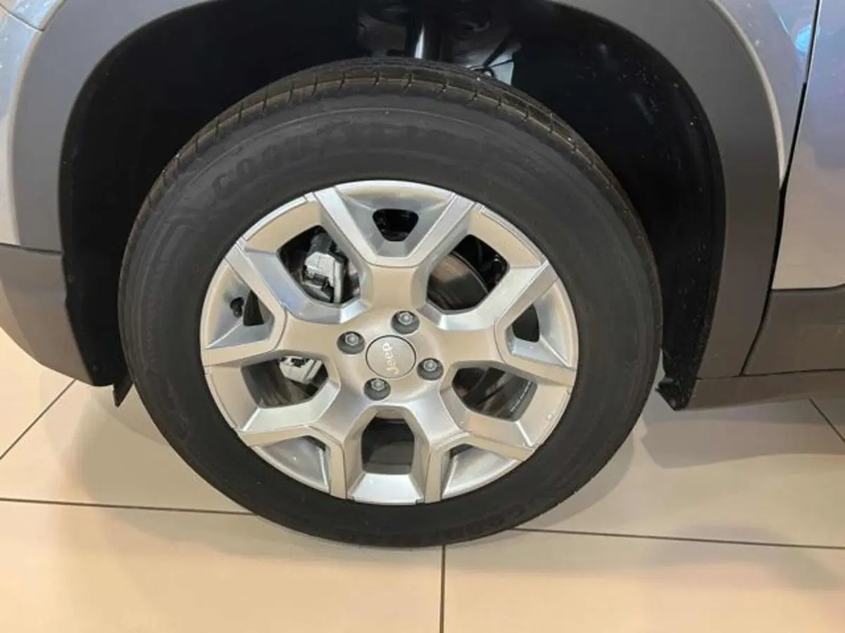 Jeep Avenger nuova a Vercelli (9)