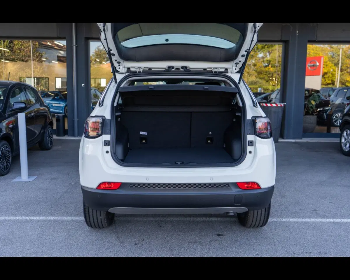 Jeep Compass nuova a Treviso (16)
