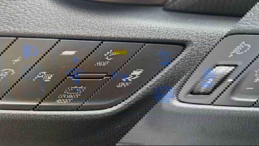 Hyundai Kona usata a Lucca (9)