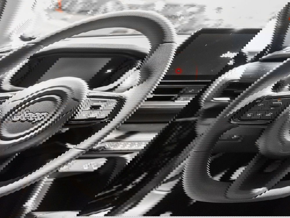 Jeep Avenger nuova a Prato (10)