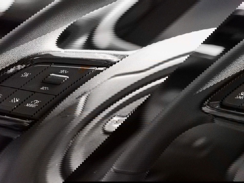 Jeep Avenger nuova a Prato (14)