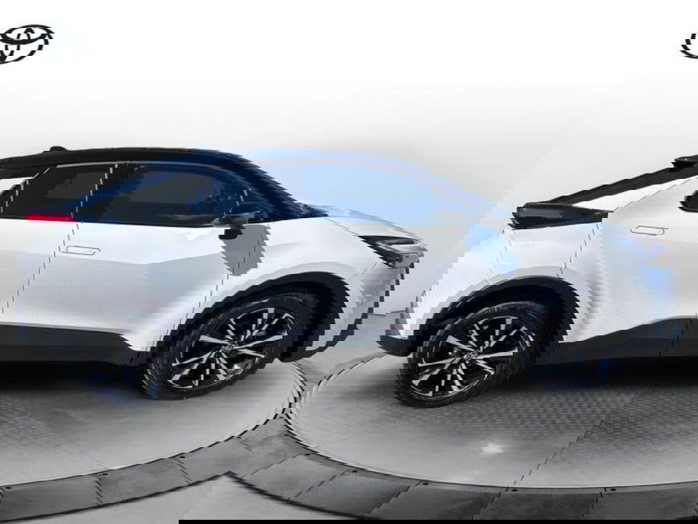 Toyota Toyota C-HR nuova a Perugia (11)