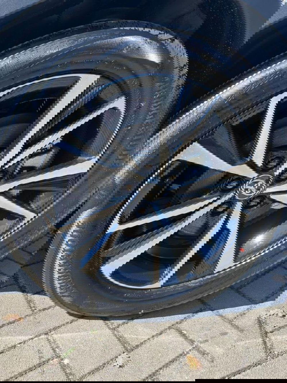 Toyota Toyota C-HR nuova a Perugia (12)