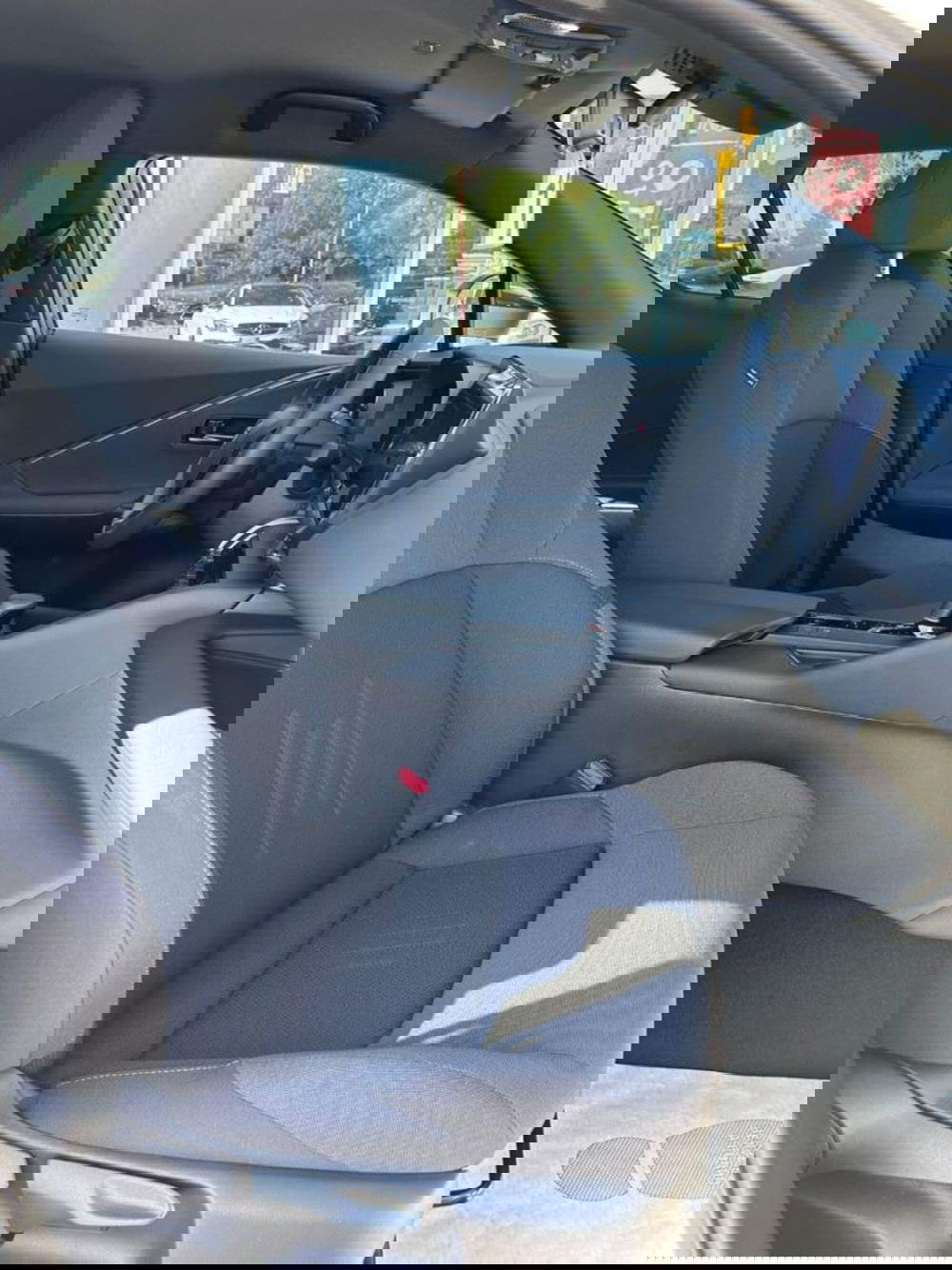 Toyota Toyota C-HR nuova a Perugia (4)