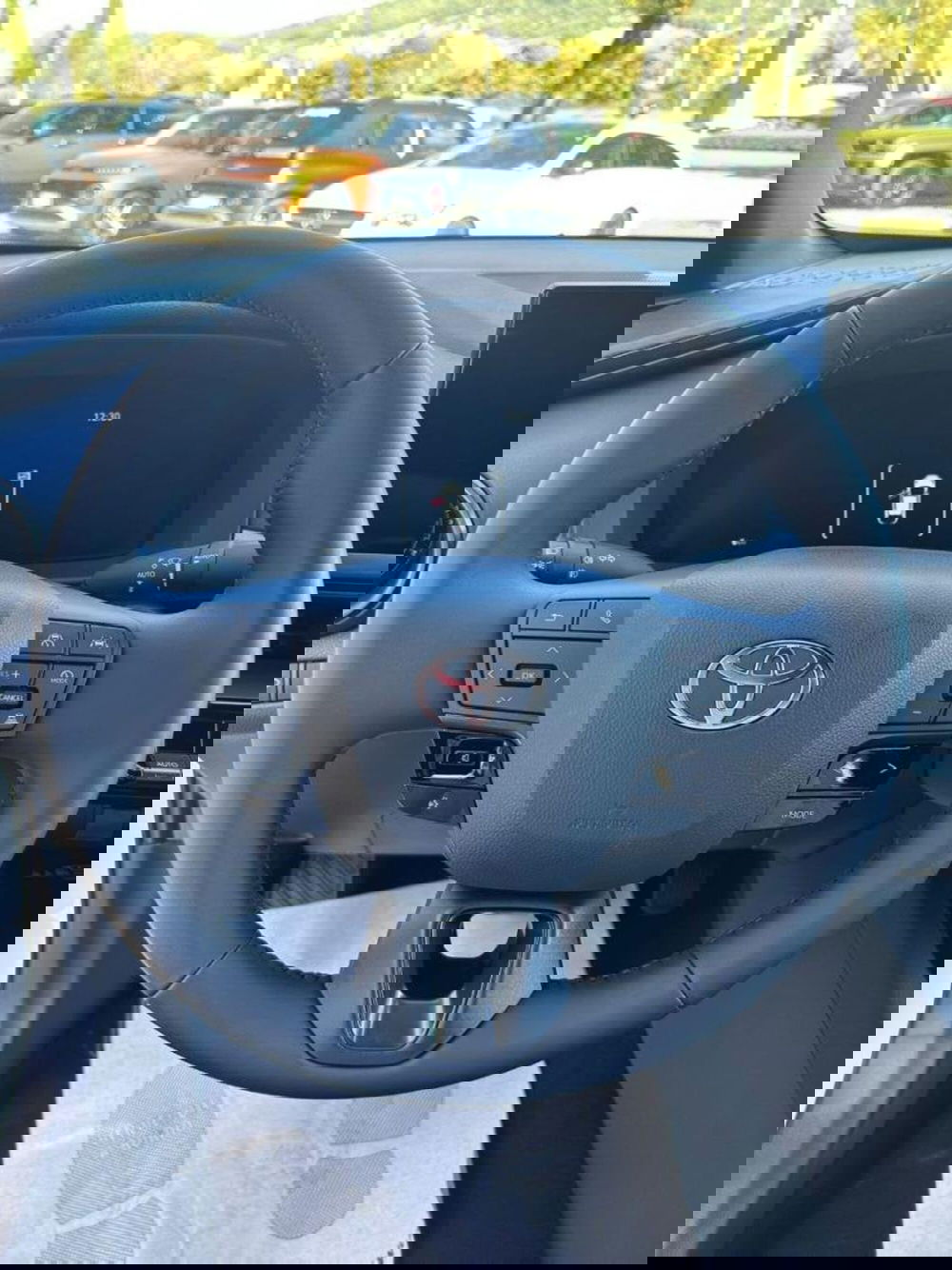 Toyota Toyota C-HR nuova a Perugia (7)