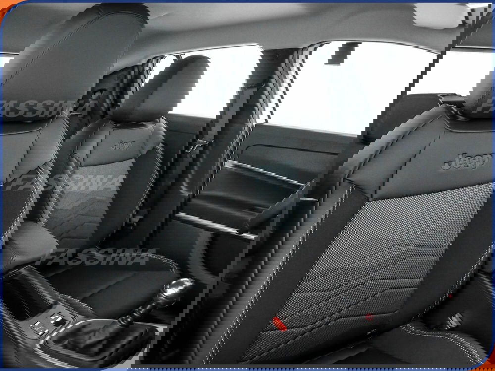 Jeep Avenger nuova a Milano (13)