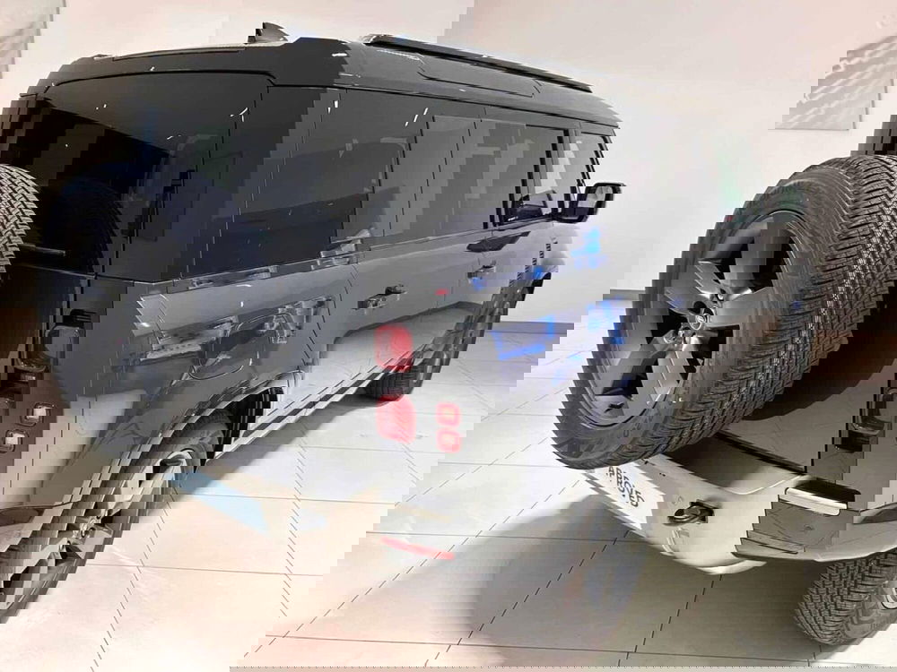 Land Rover Defender nuova a Napoli (2)