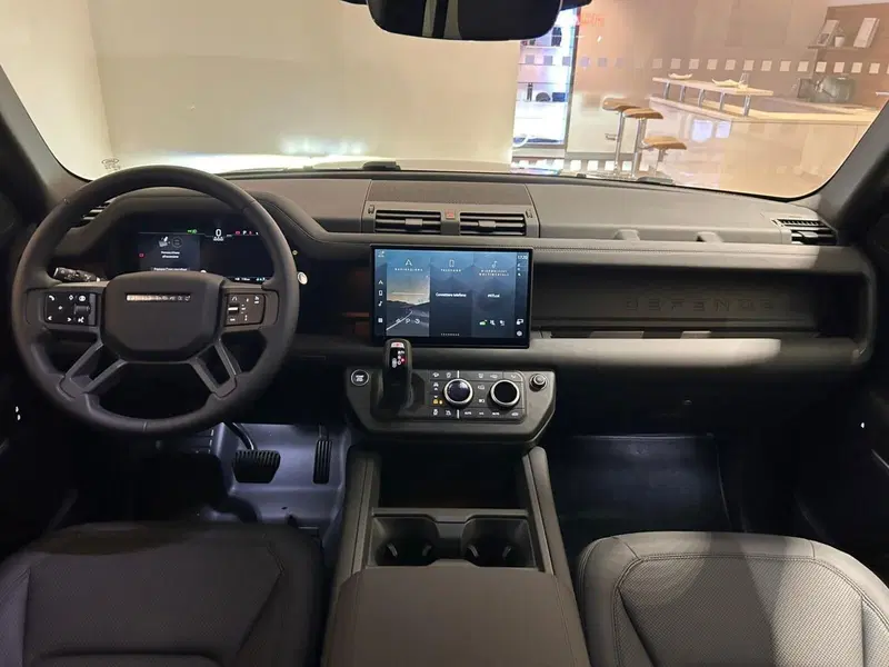 Land Rover Defender nuova a Napoli (4)