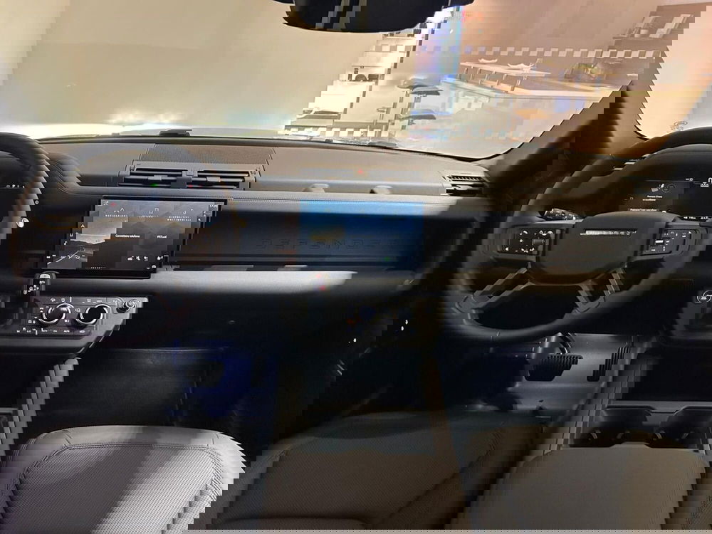 Land Rover Defender nuova a Napoli (4)