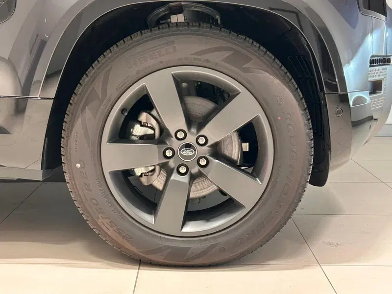 Land Rover Defender nuova a Napoli (9)