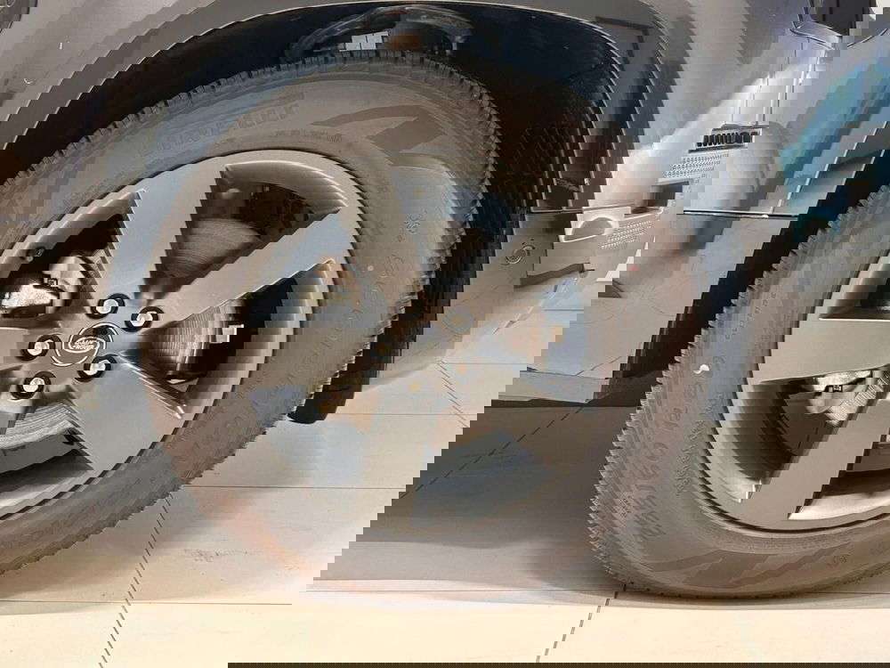 Land Rover Defender nuova a Napoli (9)