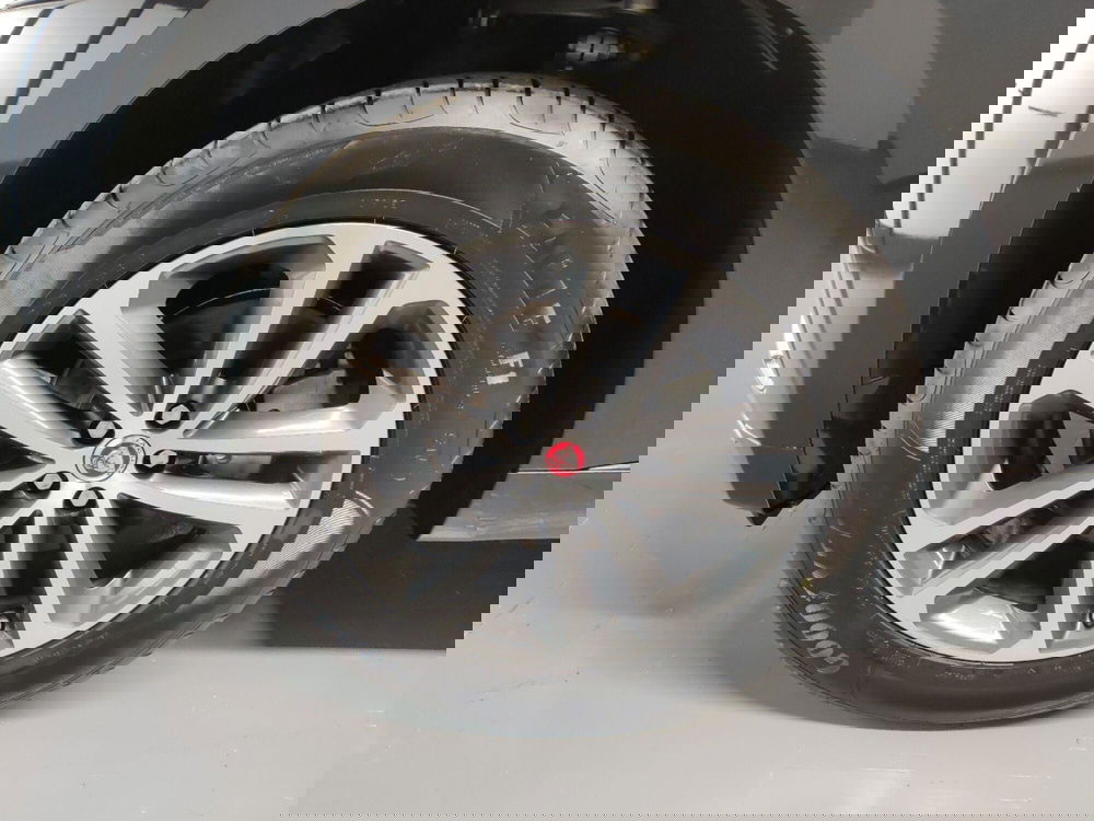 Jaguar F-Pace usata a Arezzo (9)