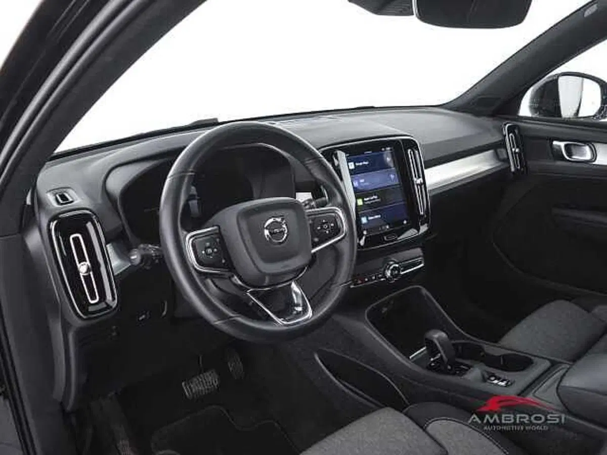 Volvo XC40 usata a Perugia (8)