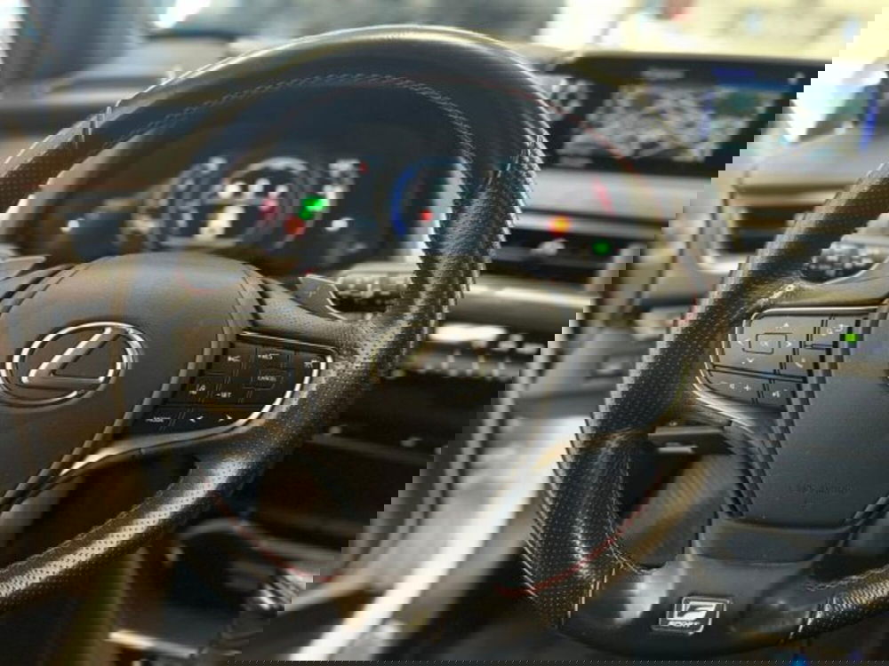 Lexus UX usata a Modena (4)