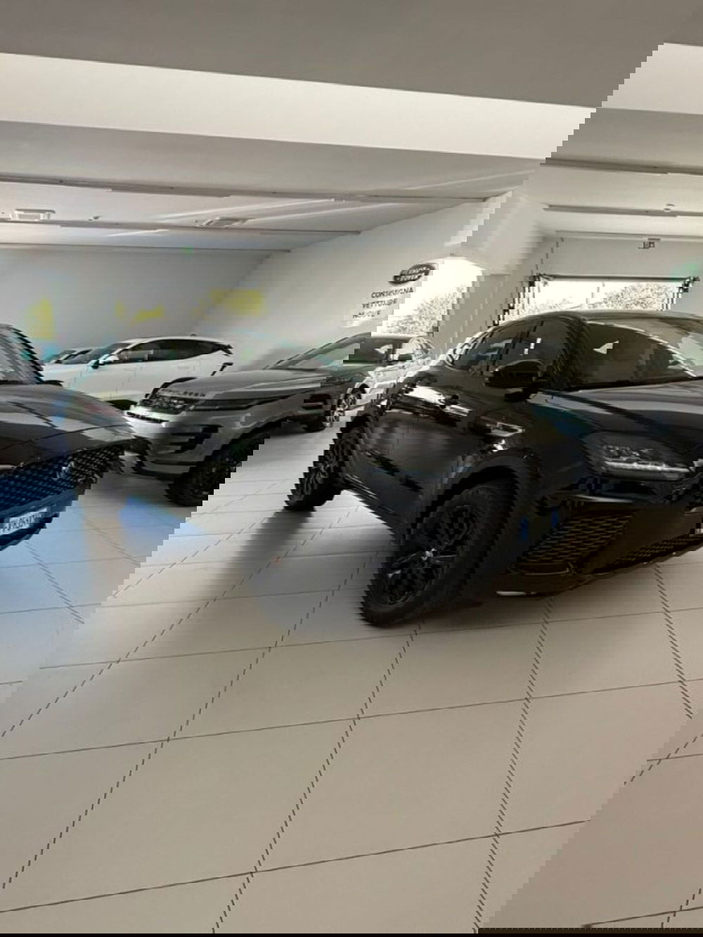 Jaguar E-Pace usata a Modena (6)