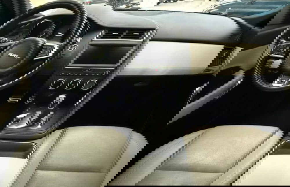 Jaguar E-Pace usata a Modena (9)