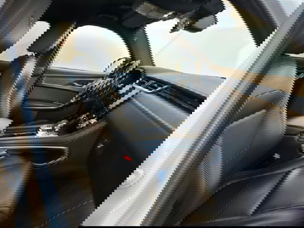 Jaguar F-Pace usata a Modena (3)