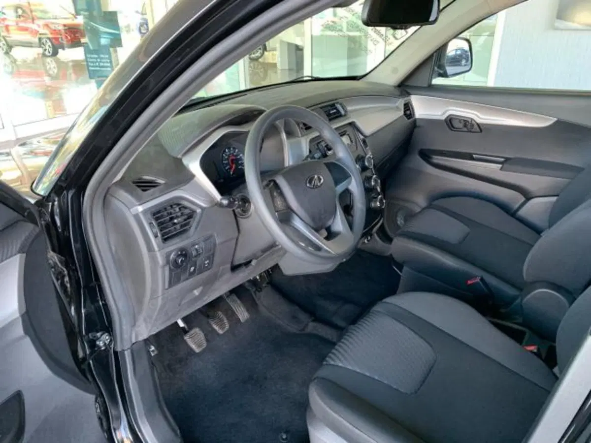Mahindra KUV100 nuova a Trieste (11)