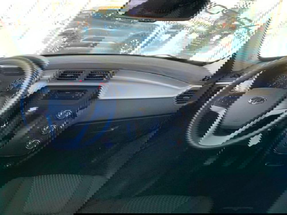 Mahindra KUV100 nuova a Trieste (9)