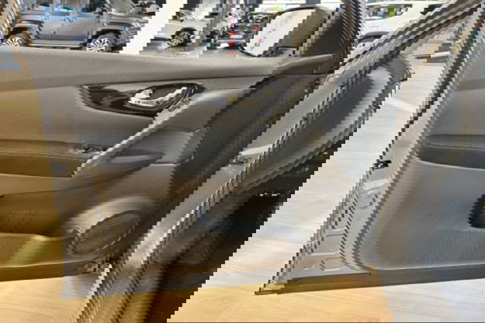 Nissan Qashqai usata a Latina (12)