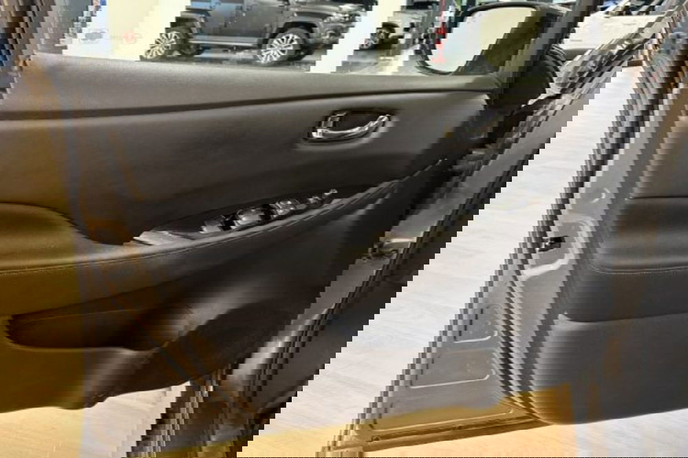 Nissan Leaf usata a Latina (12)
