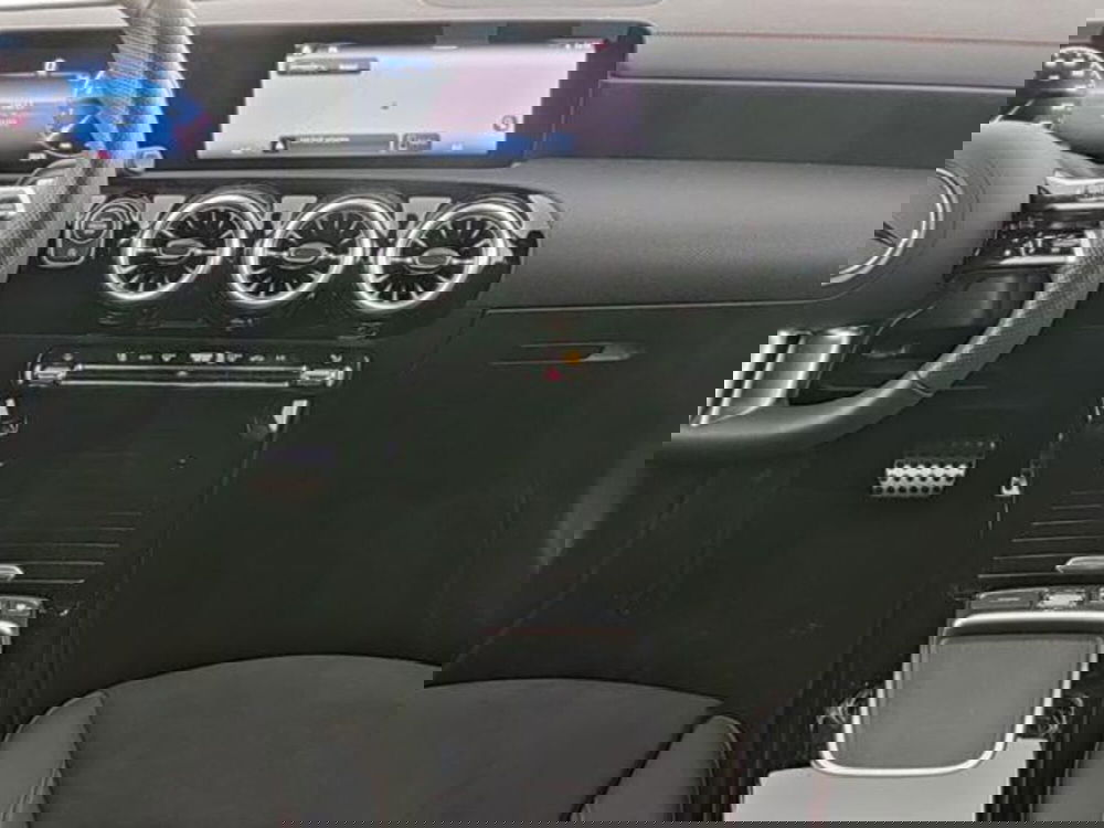 Mercedes-Benz CLA Shooting Brake usata a Milano (8)