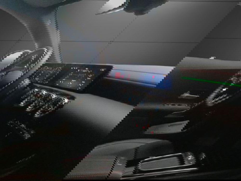 Mercedes-Benz CLA Shooting Brake usata a Milano (9)